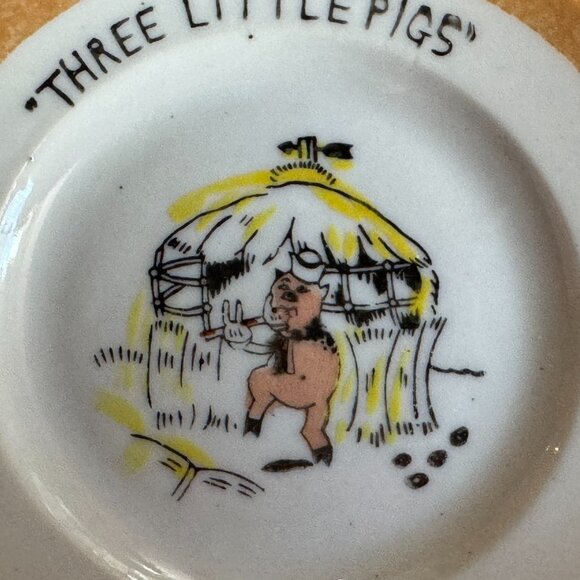 Three Little Pigs Decorative Lusterware Plate, Straw House, Japan Circa 1960s - Picture 6 of 11